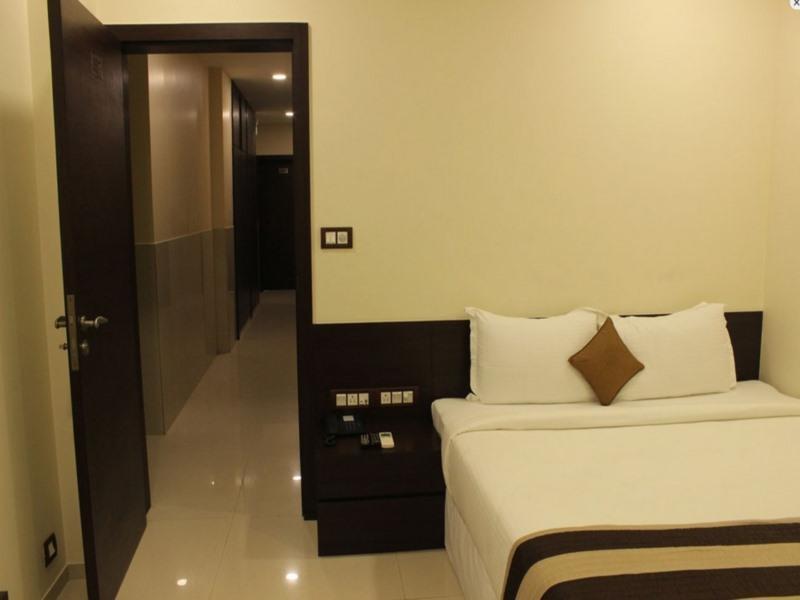 כלכותה Oyo 16703 Hotel The Platinum מראה חיצוני תמונה