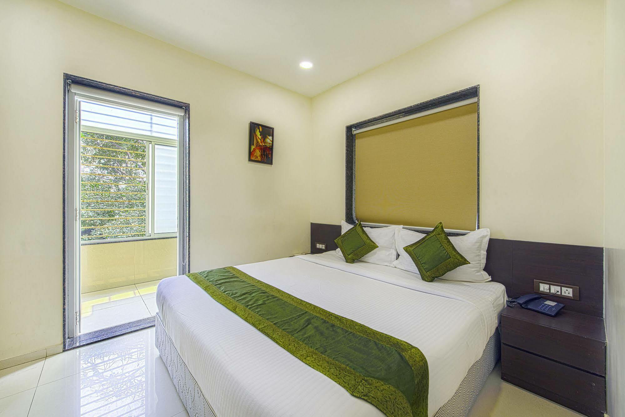 כלכותה Oyo 16703 Hotel The Platinum מראה חיצוני תמונה