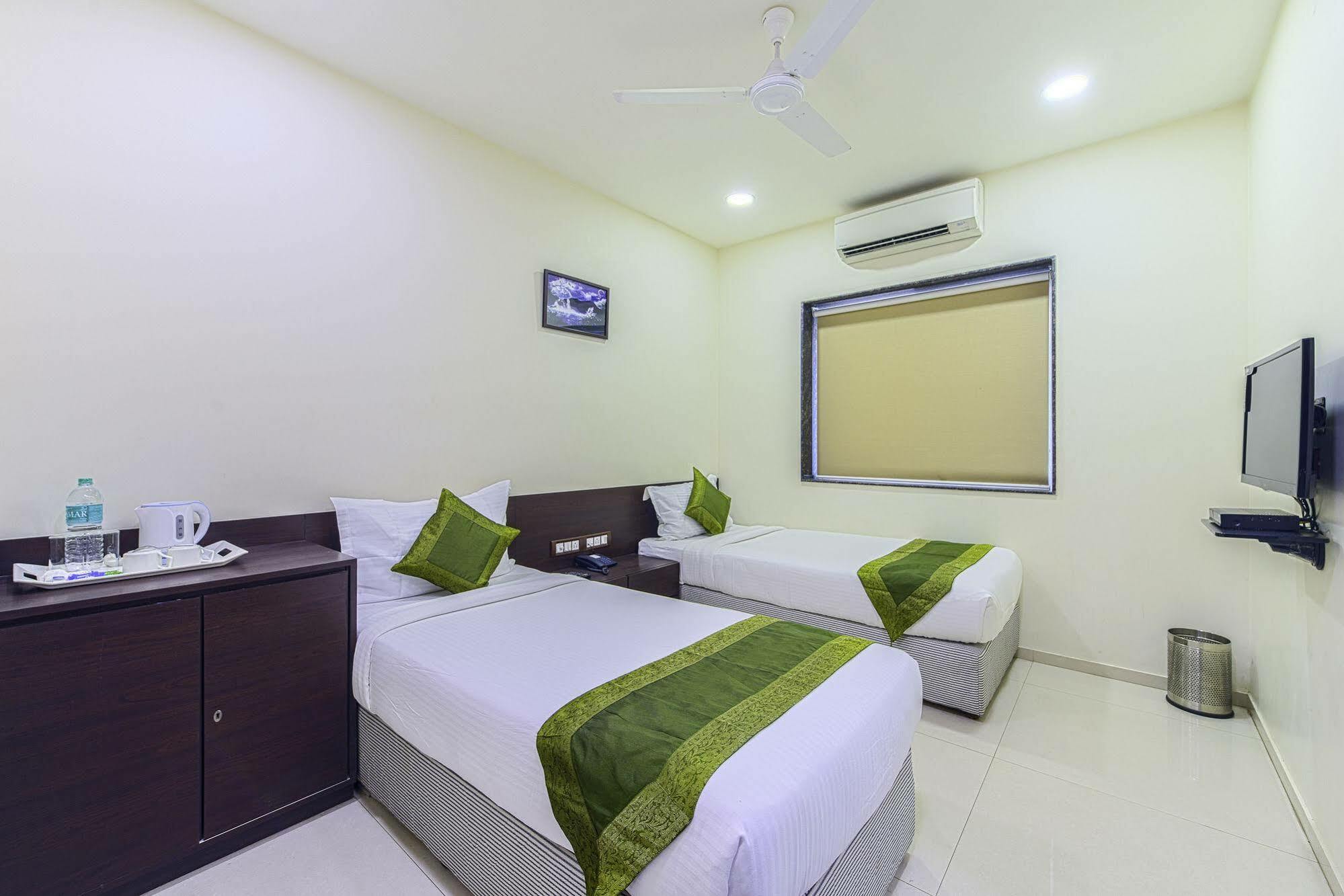כלכותה Oyo 16703 Hotel The Platinum מראה חיצוני תמונה