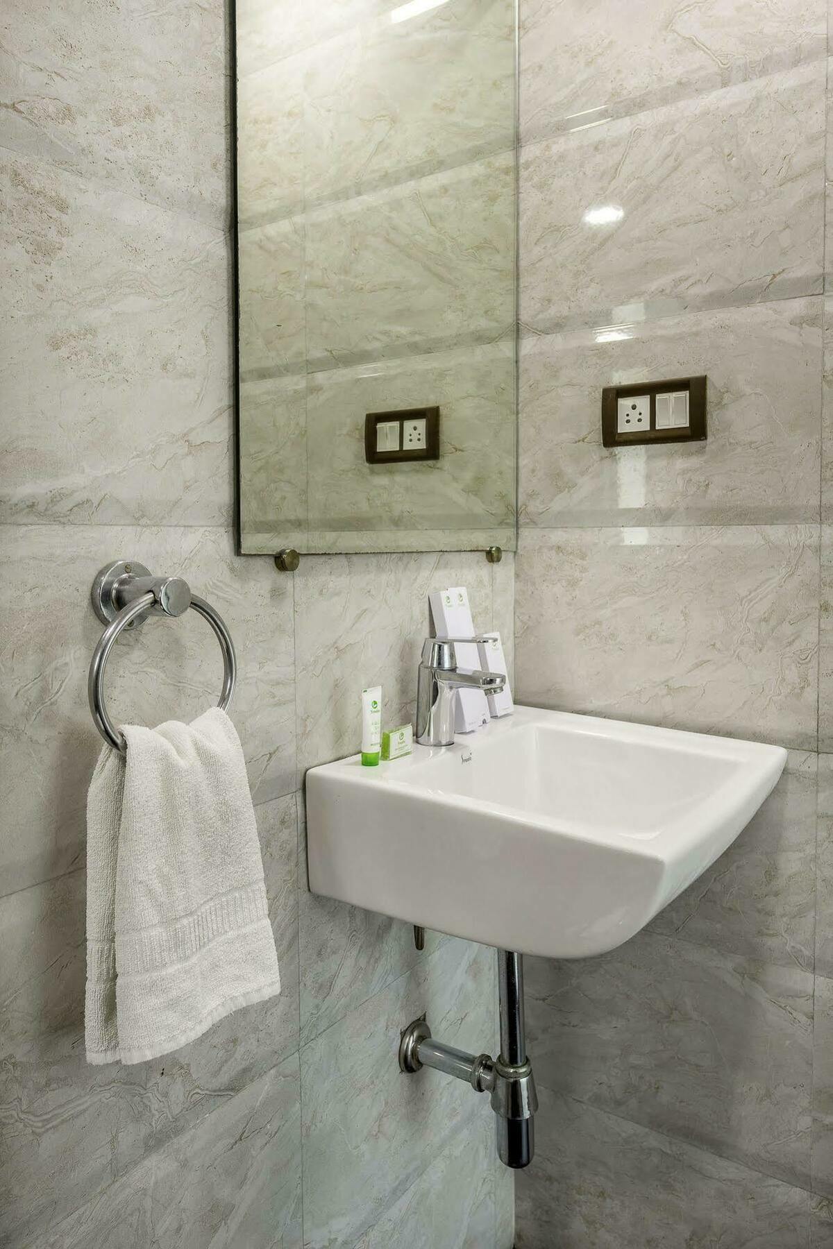 כלכותה Oyo 16703 Hotel The Platinum מראה חיצוני תמונה