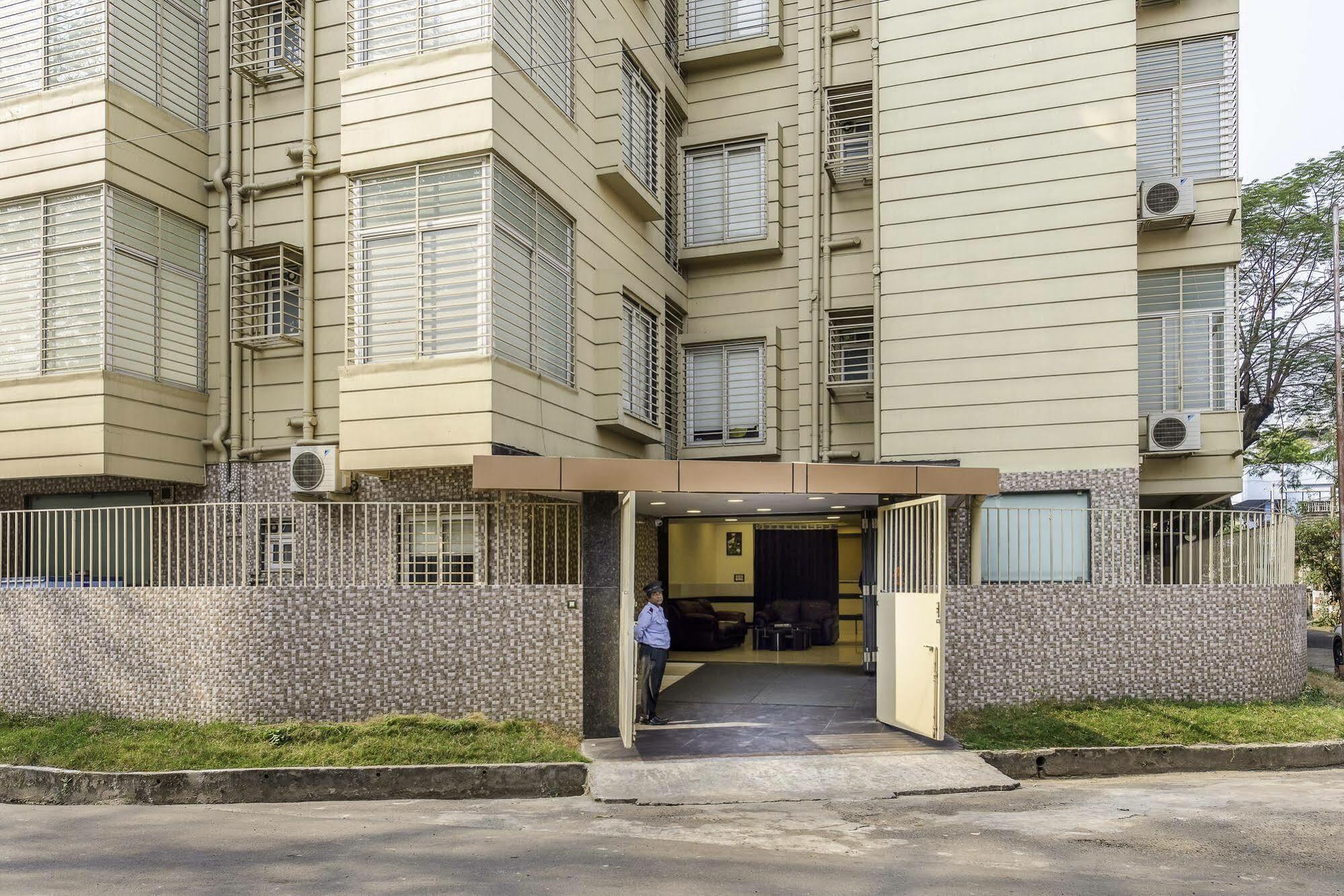 כלכותה Oyo 16703 Hotel The Platinum מראה חיצוני תמונה