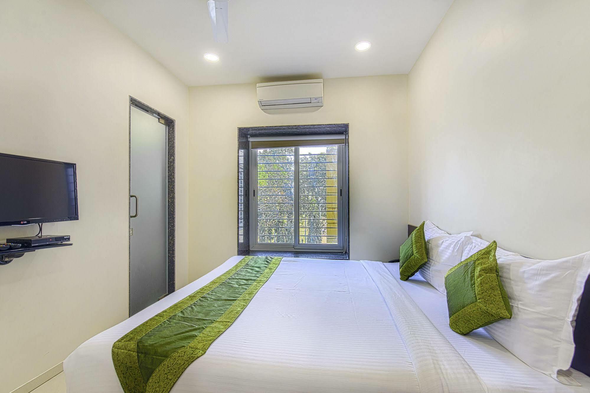 כלכותה Oyo 16703 Hotel The Platinum מראה חיצוני תמונה