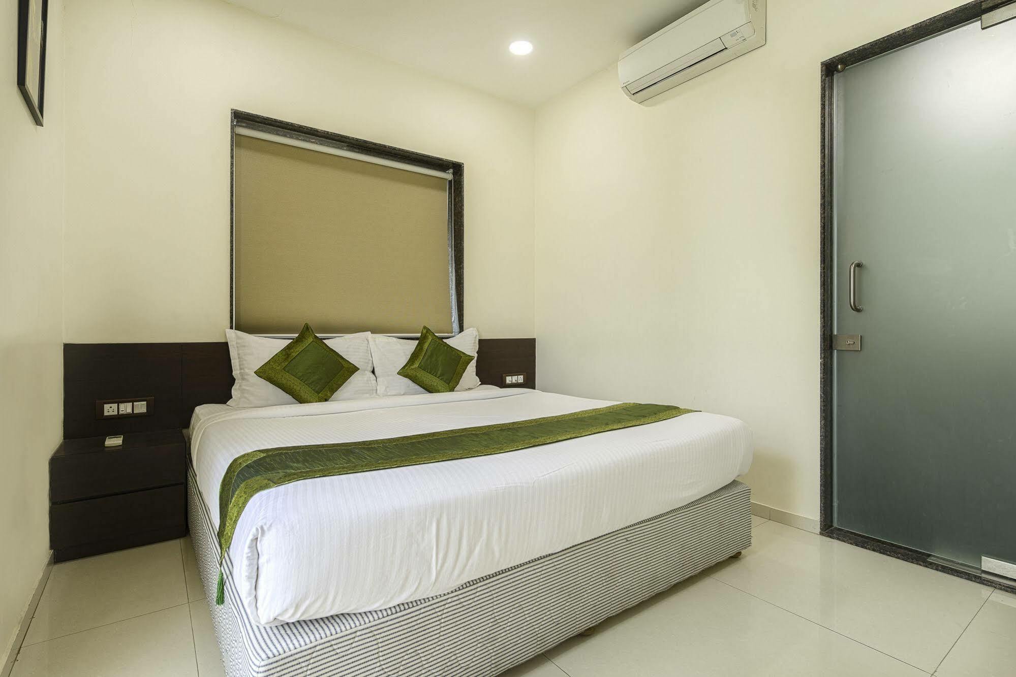 כלכותה Oyo 16703 Hotel The Platinum מראה חיצוני תמונה
