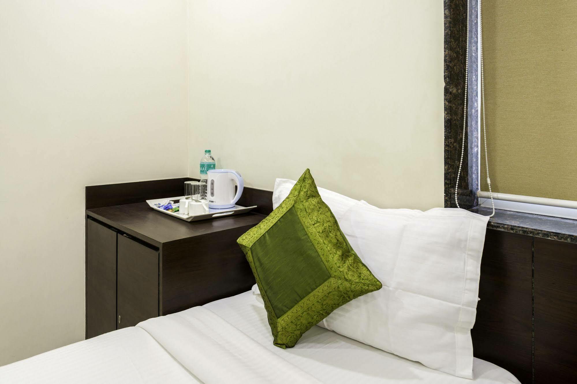 כלכותה Oyo 16703 Hotel The Platinum מראה חיצוני תמונה
