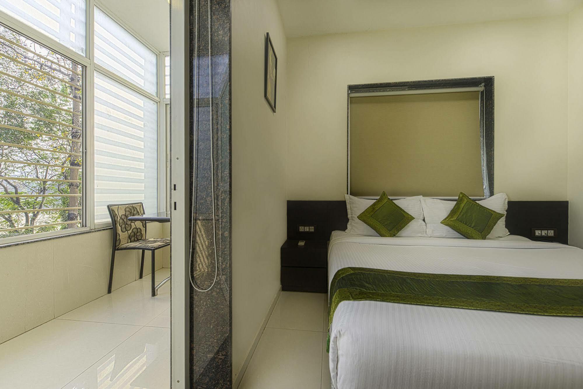 כלכותה Oyo 16703 Hotel The Platinum מראה חיצוני תמונה