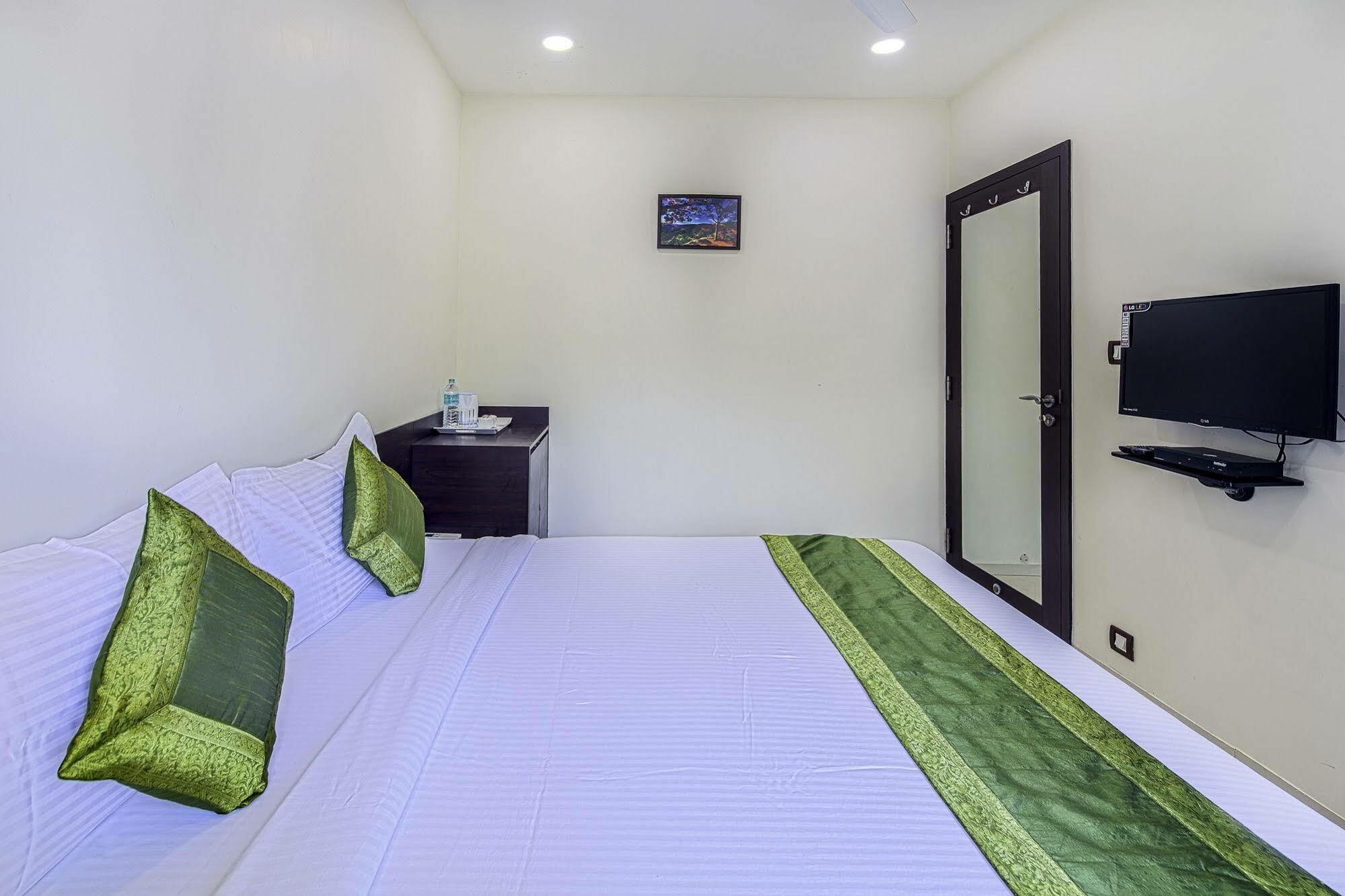 כלכותה Oyo 16703 Hotel The Platinum מראה חיצוני תמונה
